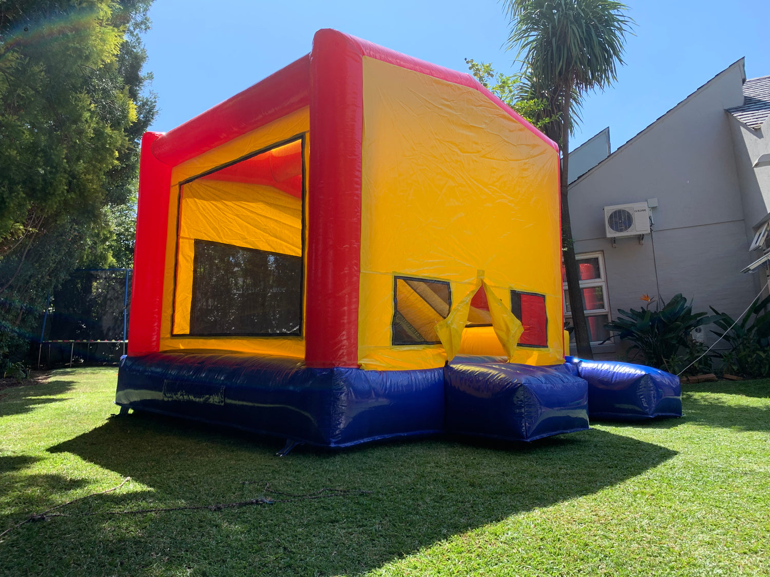 Bounce Castle With Slide